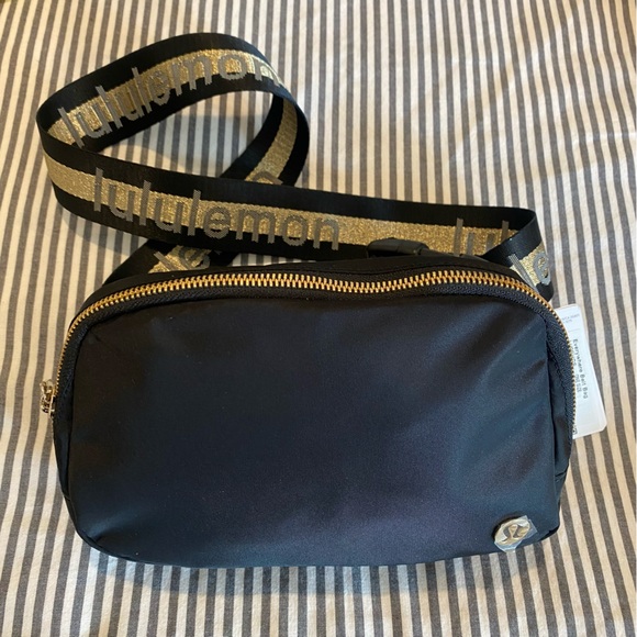 lululemon athletica Handbags - Lululemon Wordmark Everywhere Beltbag 1L